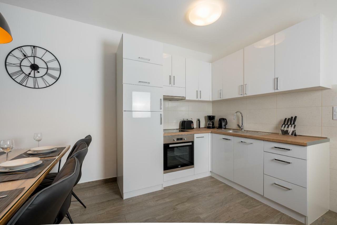 Villa Anja 2Nd Floor Peroj Exteriör bild